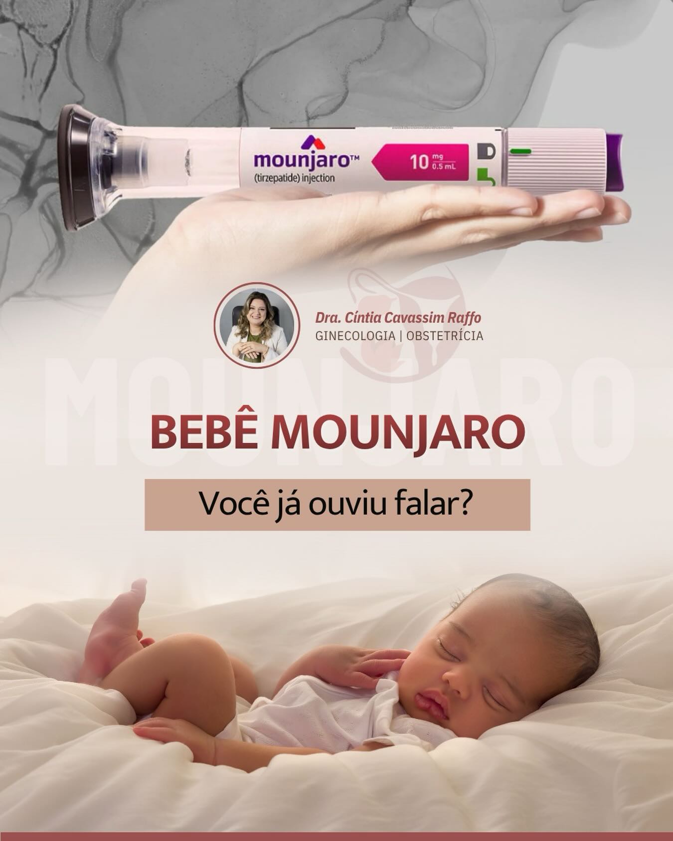 Dra. Cíntia trabalhando em seu consultório de Ginecologia e Obstetrícia