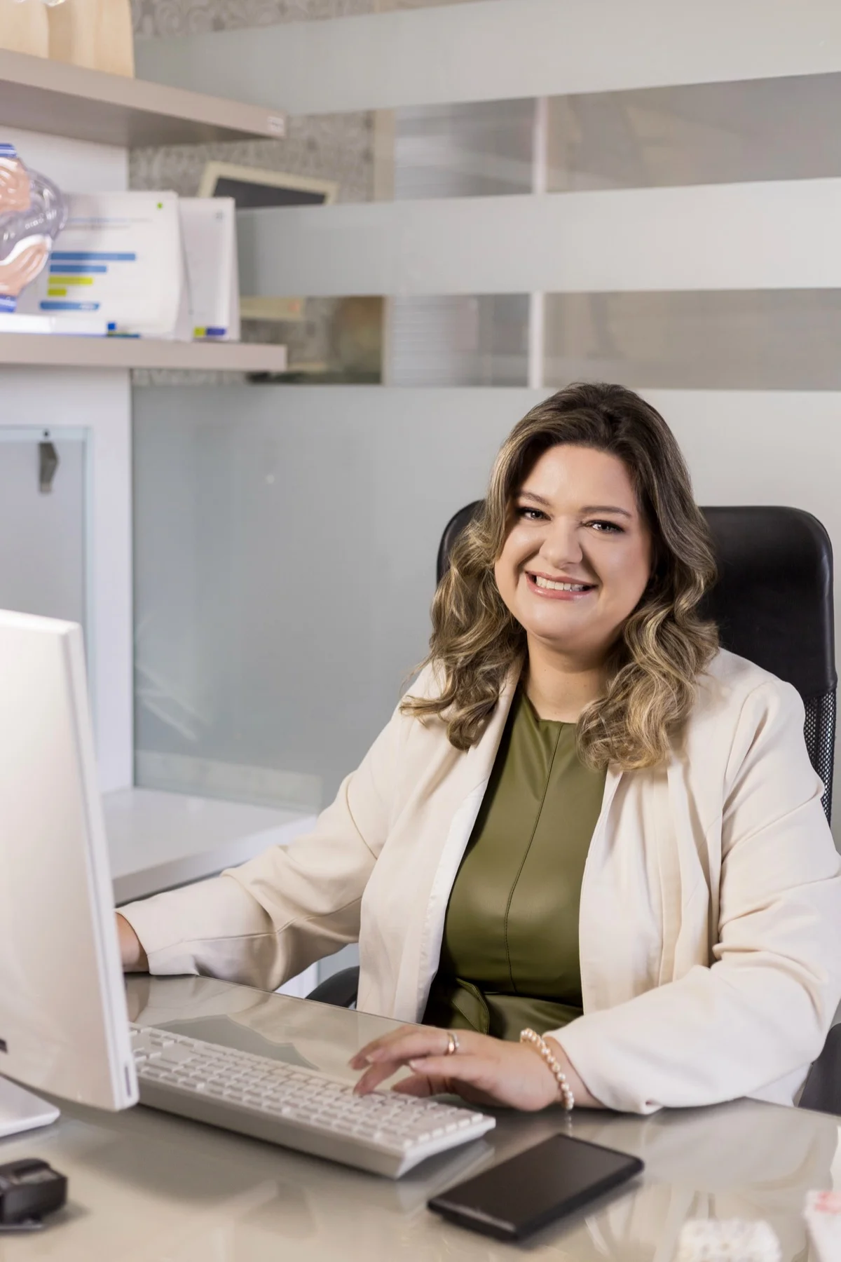 Dra. Cíntia Cavassim Raffo — foto profissional
